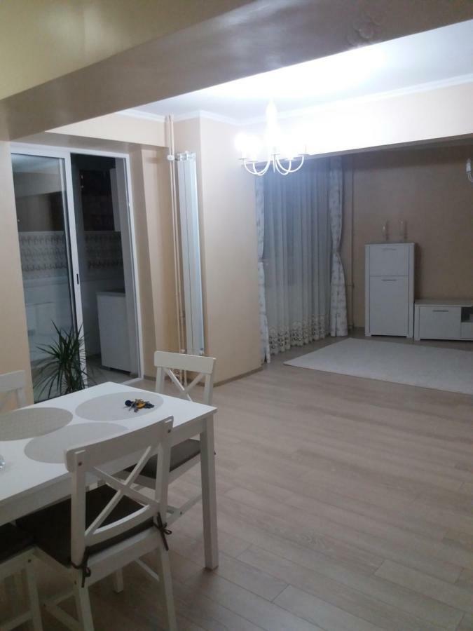 Juli'S Apartment Орадеа Екстериор снимка